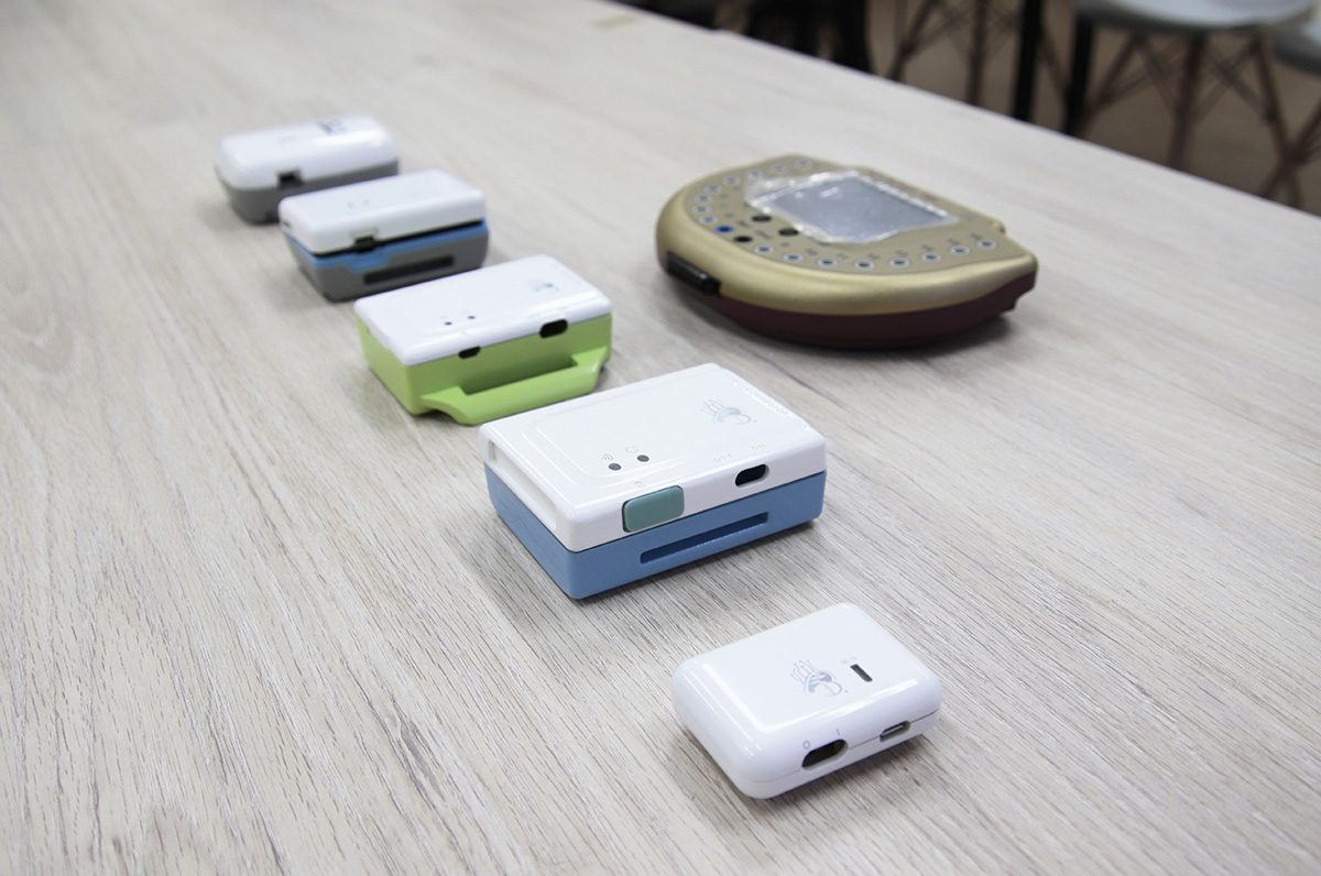 A display of brainwave control devices of all generations developed by a research team at NCU: The seventh-generation device (bottom right) is about the size of a pack of cigarettes, and its appearance strikes a balance between a technological style and an aesthetical one. Photo by Cheng Pi-Hsien