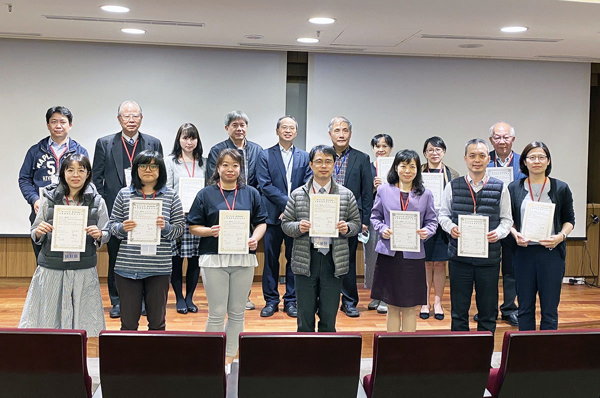 中央大學與聯新國際醫院「智慧醫療教育推廣專班」結業授證典禮。郭恆禎攝