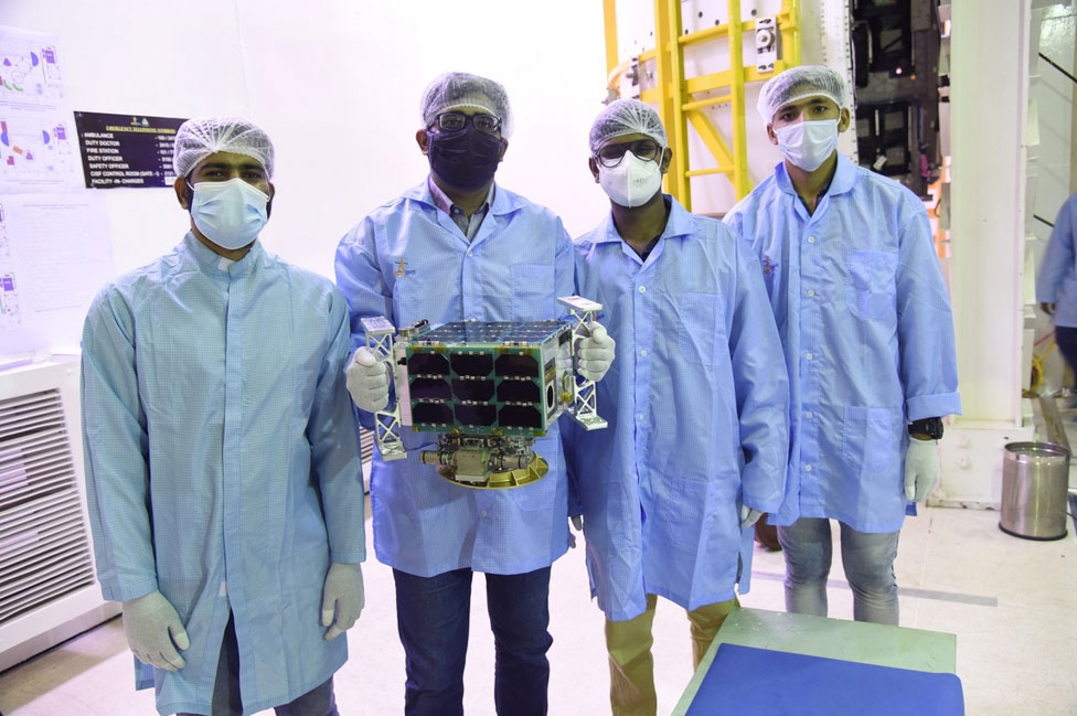 由台美印三方跨國合作的INSPIRESat-1 衛星飛行體,農曆春節期間已順利安裝於印度ISRO極軌衛星,準備發射。照片印度ISRO提供