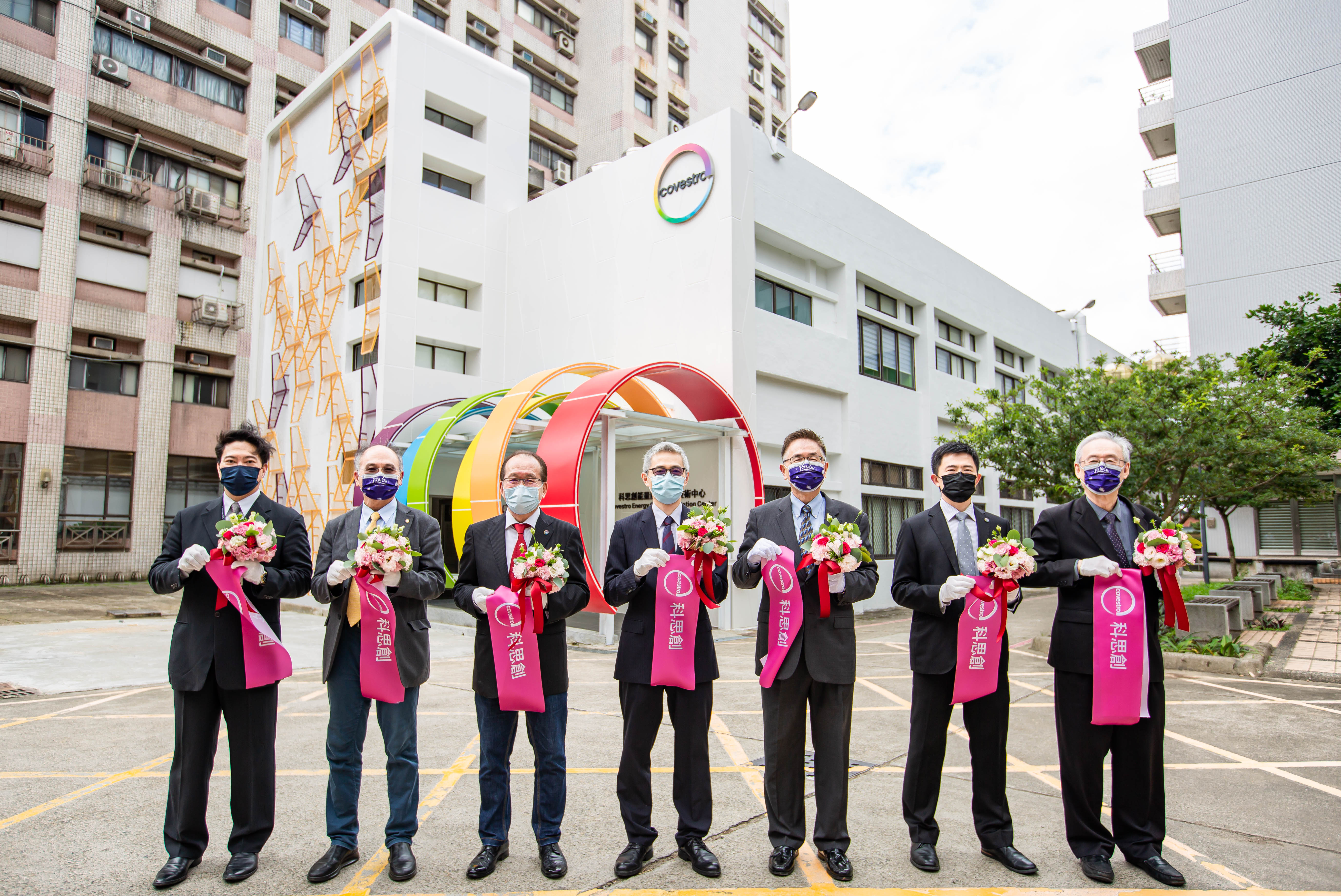 The opening ceremony of the Covestro Global Energy Curing Innovation Center was held at NCU. Photo by Kuo Shih-Sheng