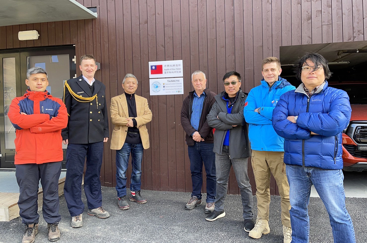 國立中央大學、國家海洋研究院與波蘭哥白尼大學共同合作的第一座臺灣極地研究站於6月25日於北極的冷岸群島正式揭牌成立。照片地科學院提供