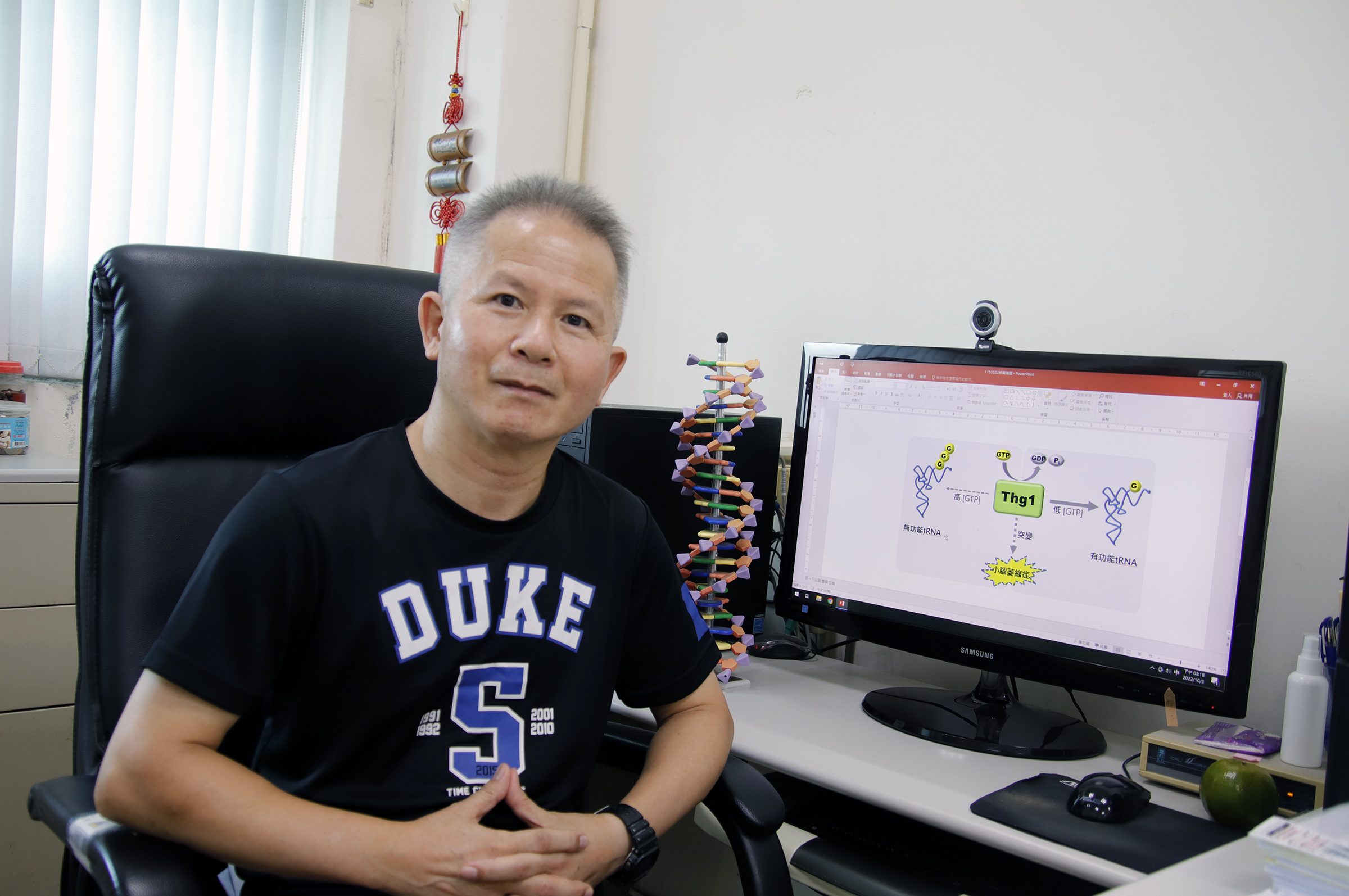 王健家教授團隊投入基因解碼研究長達20年，主要是探討基因解碼的分子機制及其與神經退化疾病之間的關聯性。陳如枝攝