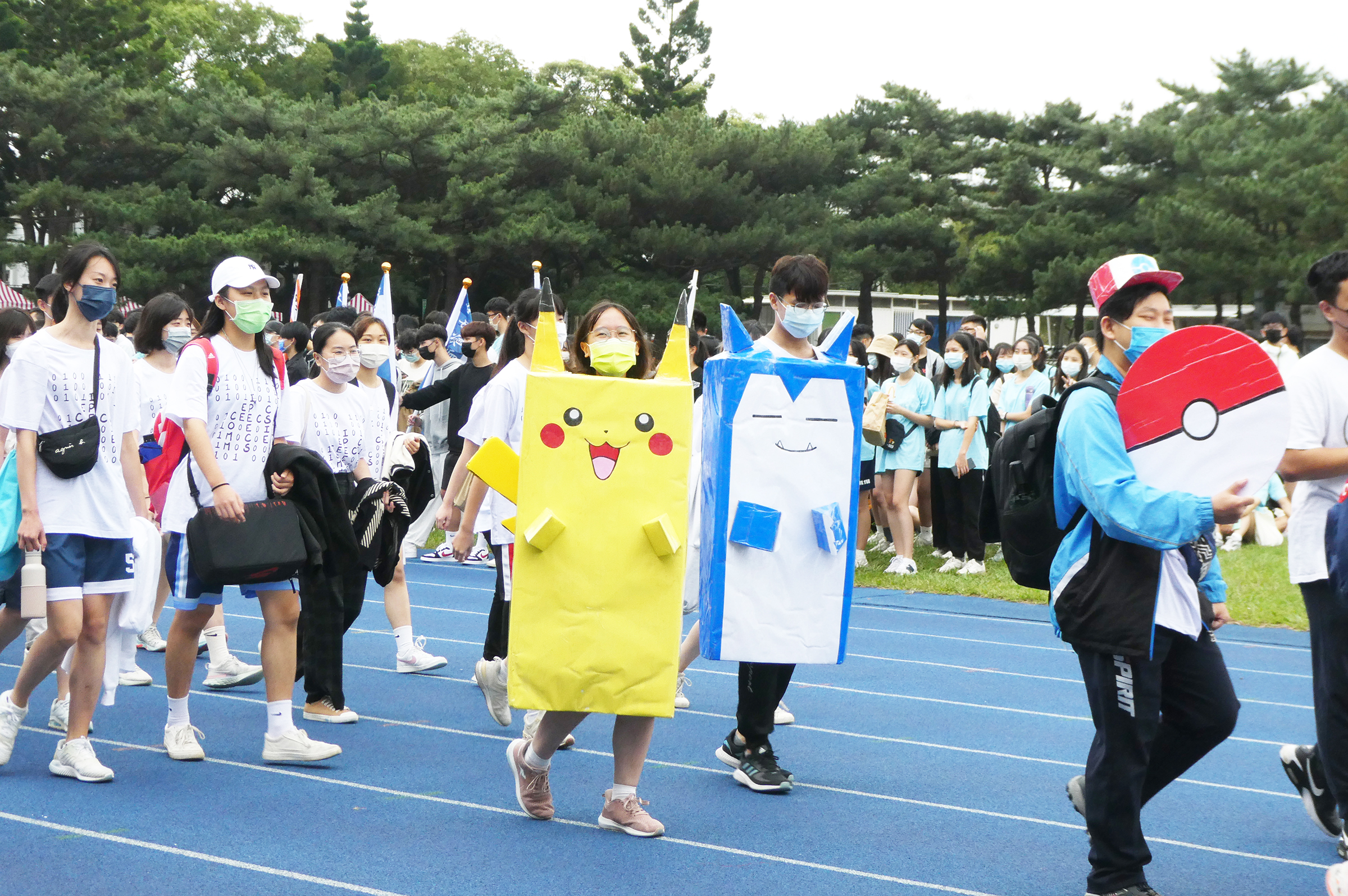 今年運動會開幕式「最佳主題獎」由去年總錦標資工系獲得。石孟佳攝