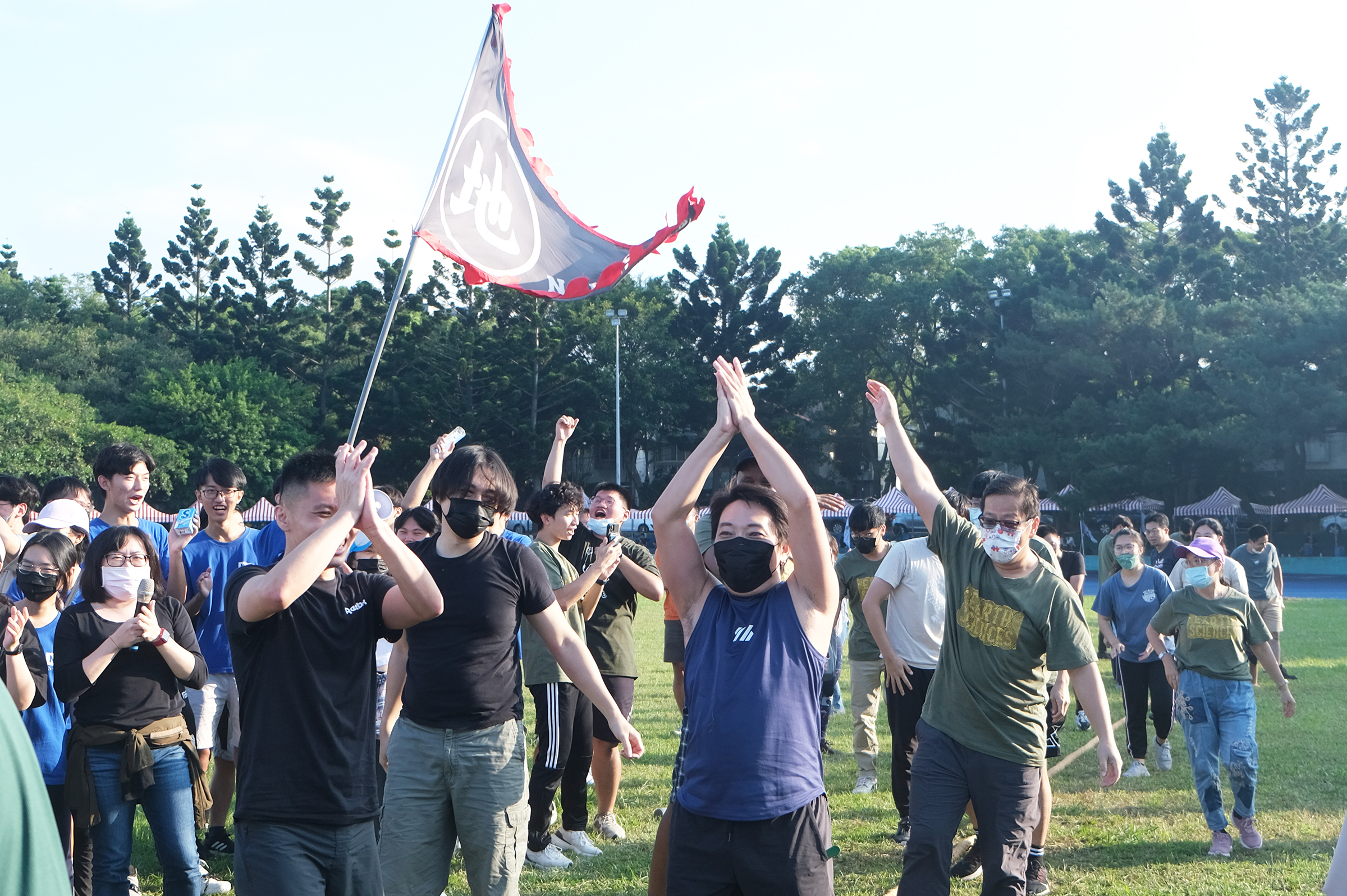 教職員組冠軍地科學院，取得勝利時，辛苦的汗水都化為喜悅與榮耀，廖旌旭攝