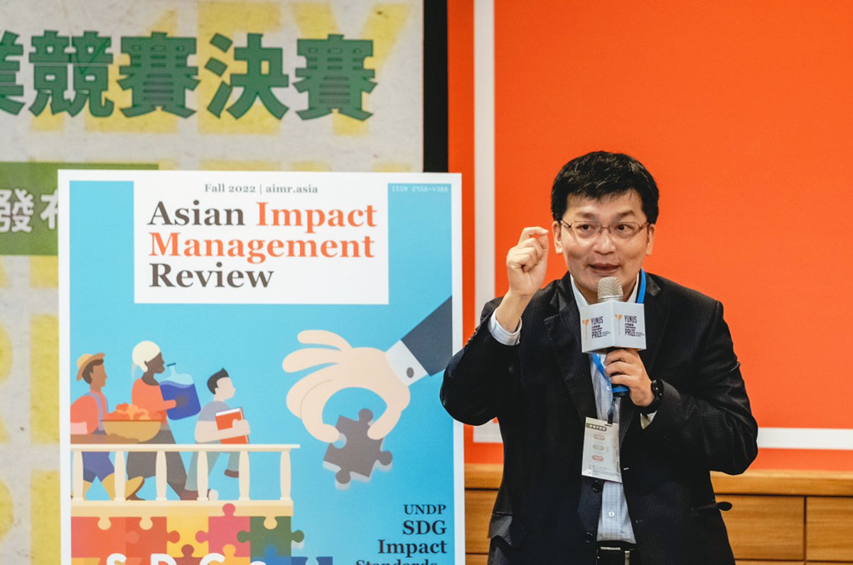 國立中央大學亞洲影響力衡量與管理研究總中心主任及《亞洲影響力管理評論》總編輯沈建文教授闡述創刊理念。照片中央大學亞洲影響力衡量與管理研究總中心提供 國立中央大學亞洲影響力衡量與管理研究總中心主任及《亞洲影響力管理評論》總編輯沈建文教授闡述創刊理念。照片中央大學亞洲影響力衡量與管理研究總中心提供