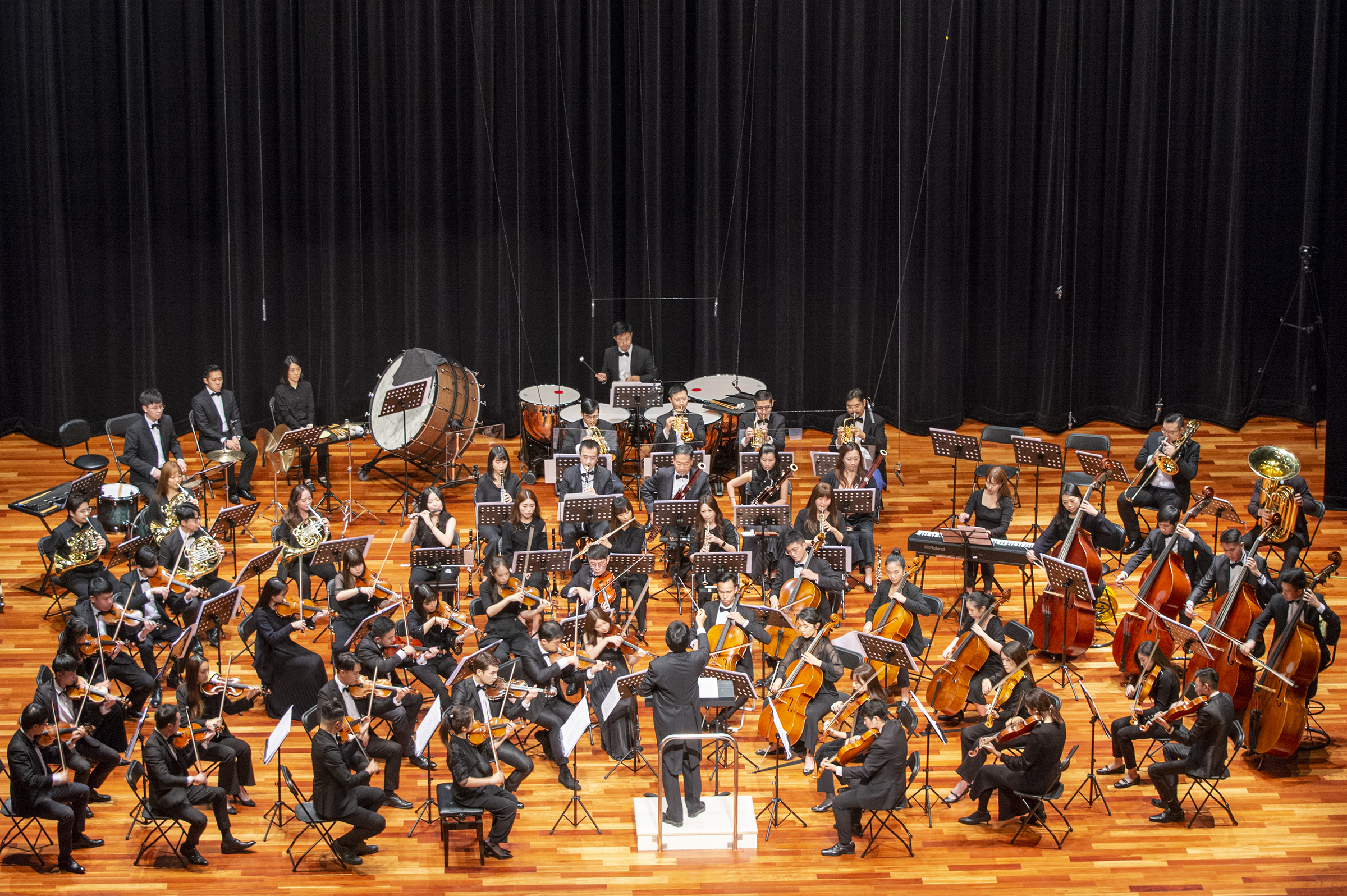 中央大學在台復校60週年校慶音樂會12月16日晚間在大禮堂隆重登場,共同編織出一個多采多姿的聽覺盛宴。黃鉦鈞攝