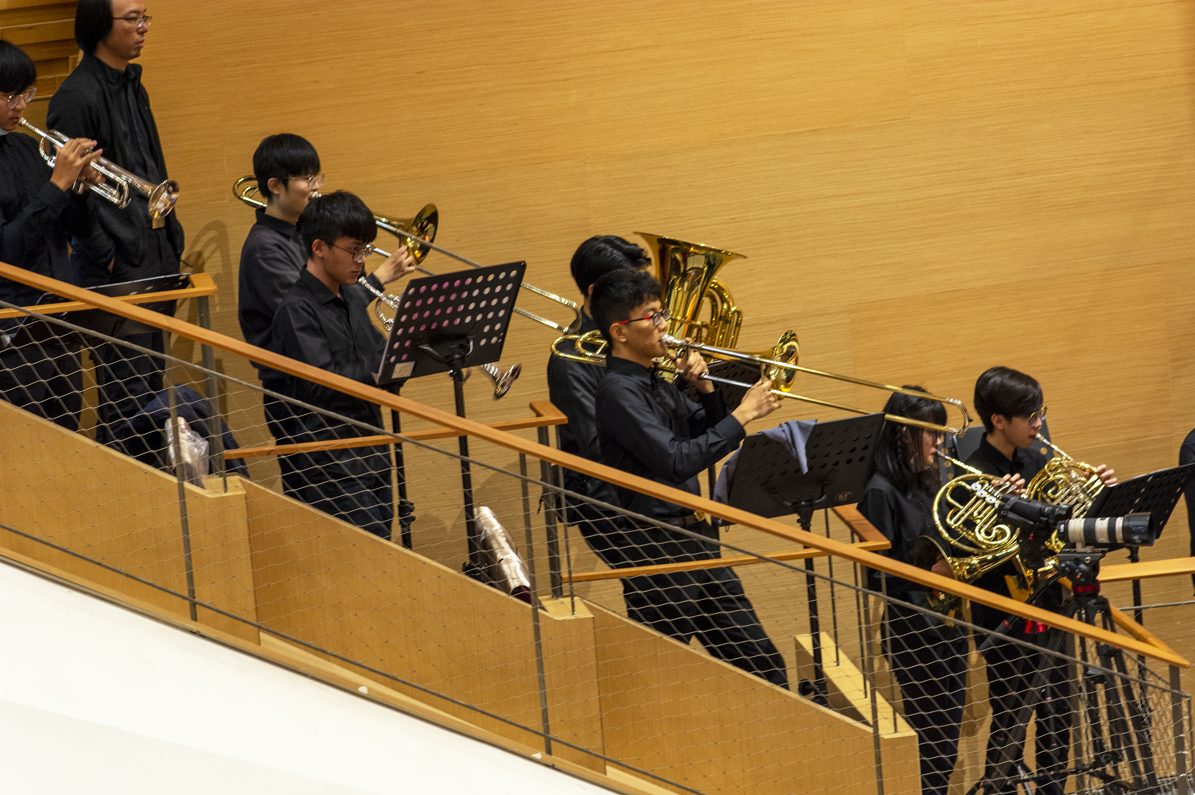 壓軸中央大學管樂社和弦樂社與台北愛樂交響團共同演奏《中大校歌》，傳揚中大可歌可泣的創校精神。黃鉦鈞攝