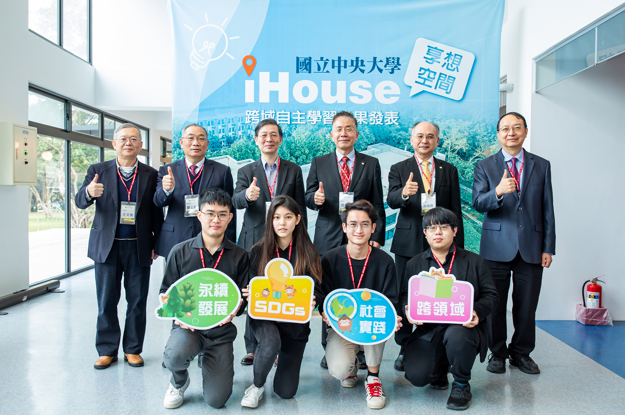 大學「自主學習」正夯,中央大學成果豐碩。跨校團隊一舉榮獲「2022RunSpace太空創新無限挑戰競賽」全國冠軍殊榮。郭時昇攝