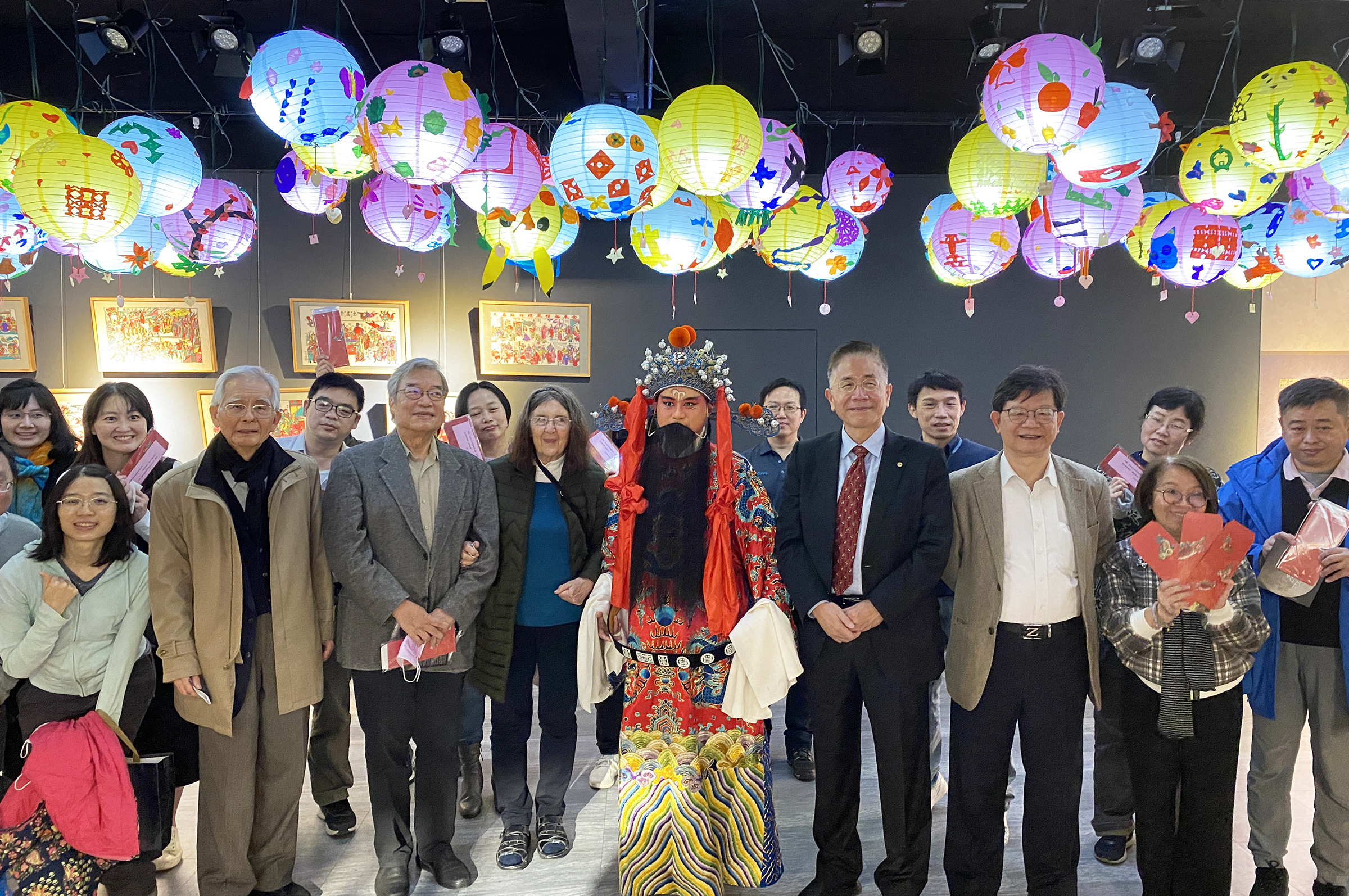 崑曲博物館、人事室共同舉辦的「六街燈火鬧兒童Part2:點燈送祝福」活動在崑曲博物館熱鬧登場。照片人事室提供