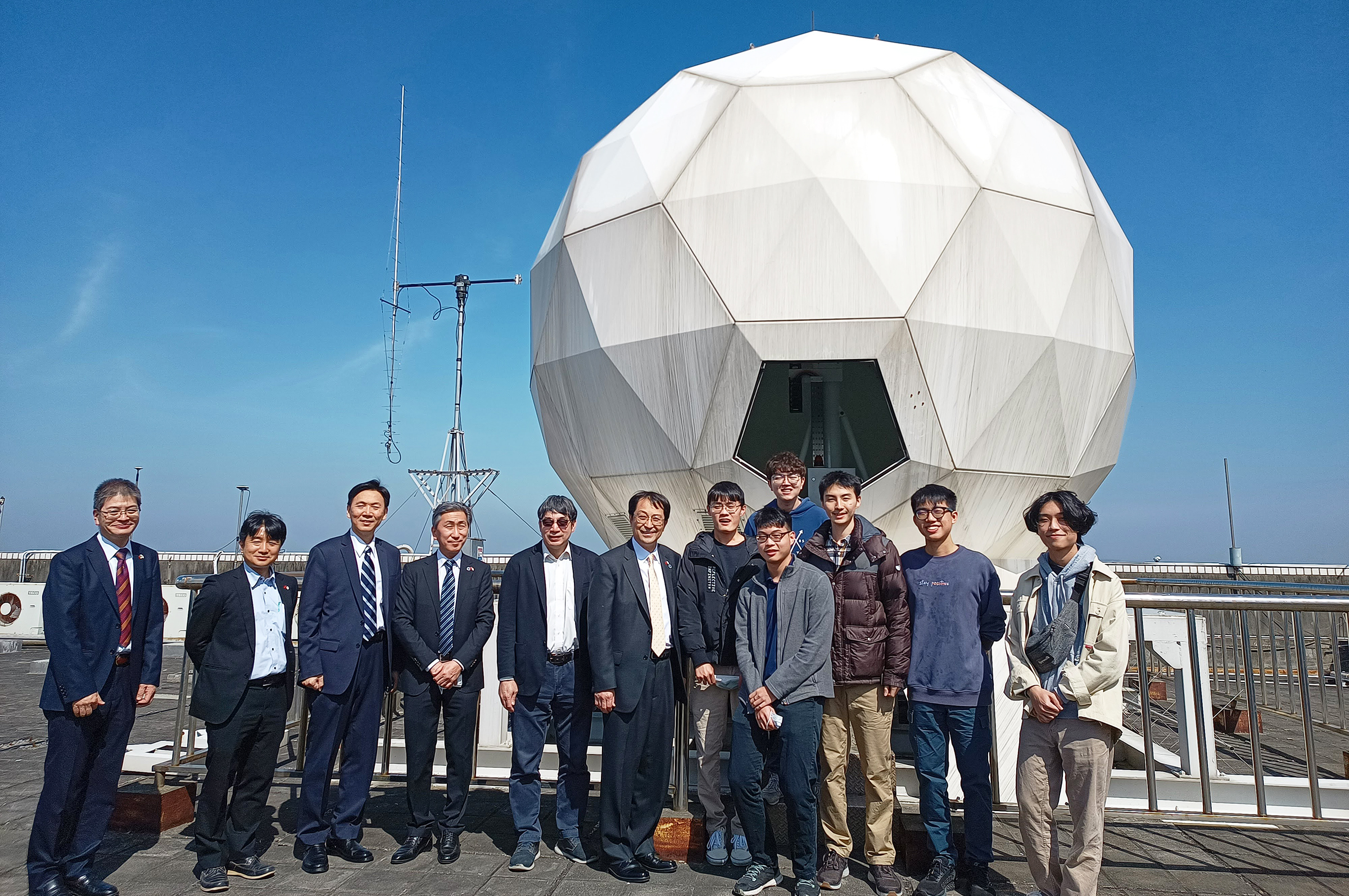 日本筑波大學與台灣中央大學在研究方面有許多共同點，如太空科學的衛星研究。照片國際處提供
