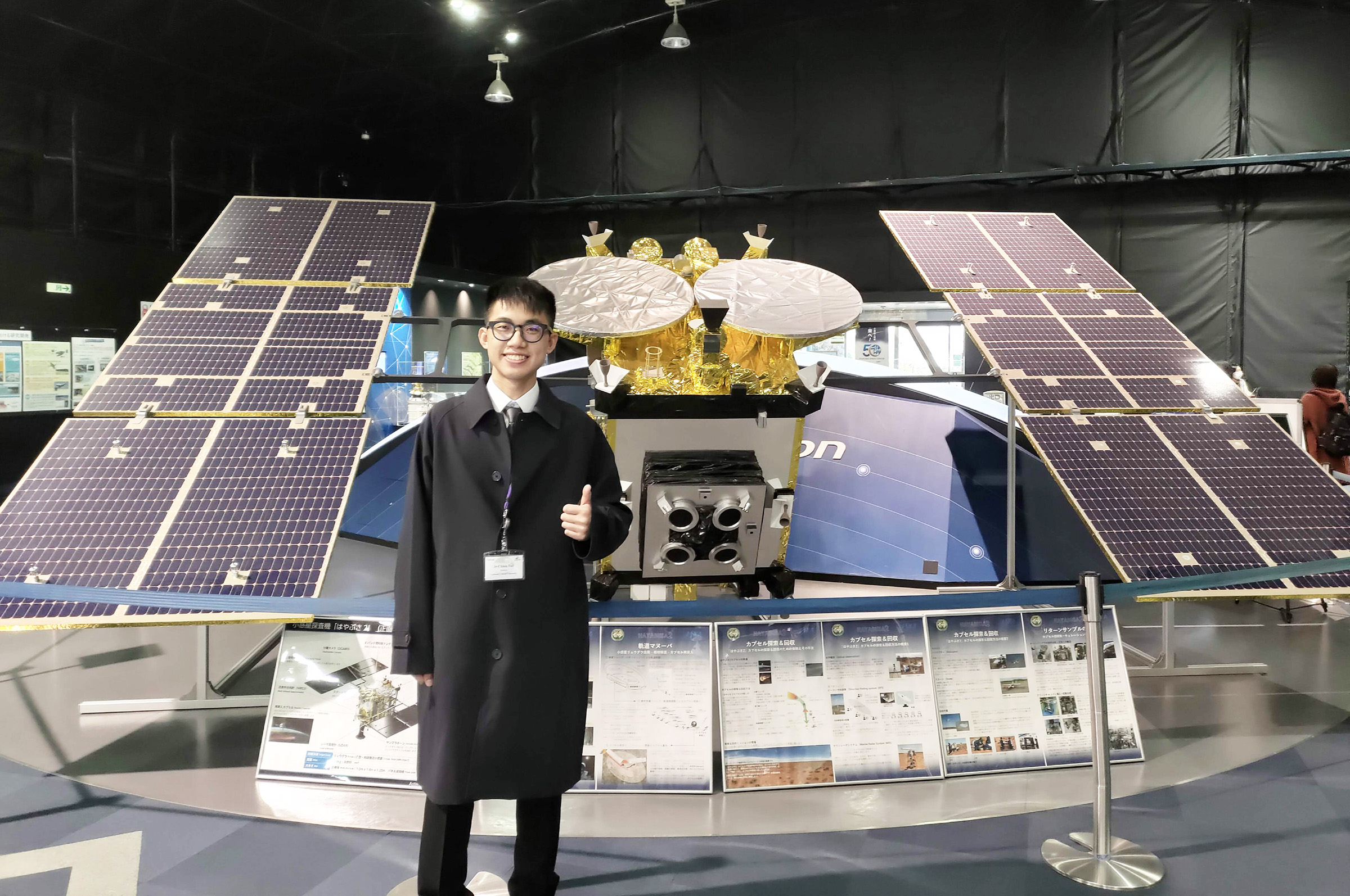 蔡志群同學參訪日本筑波太空中心博物館,持續朝太空科學夢想前進。照片由蔡志群提供