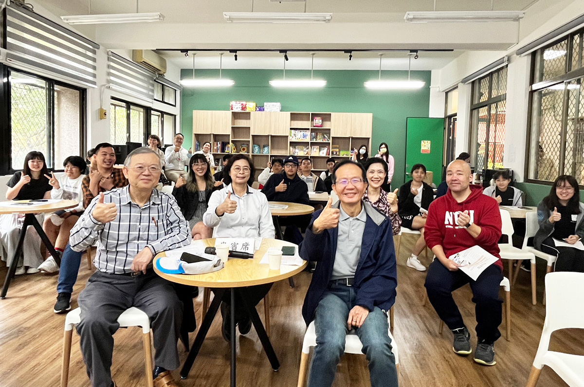 中央大學語言中心「寫作中心」開幕,期許豐富資源提升學生英文實力。照片語言中心提供
