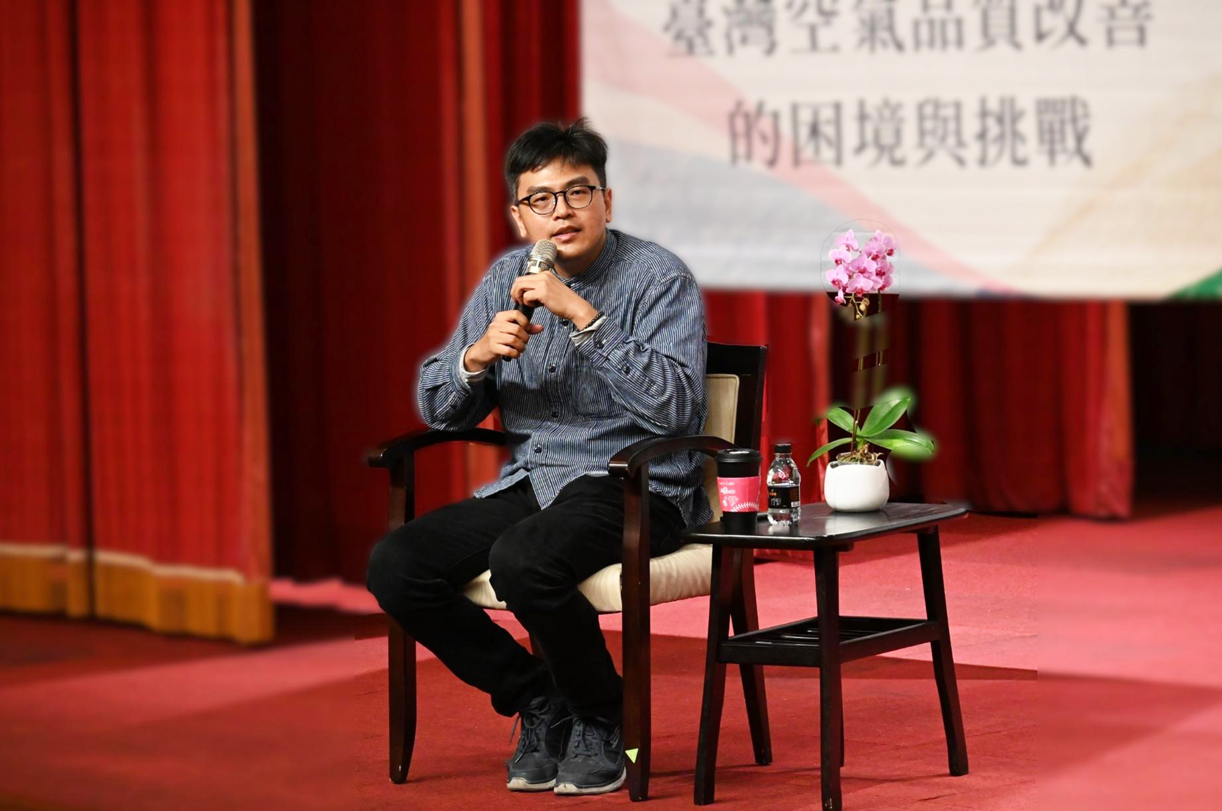 中央大學108週年校慶首場校慶講座,邀請到電機系助理教授謝易叡主講。許睿芯攝