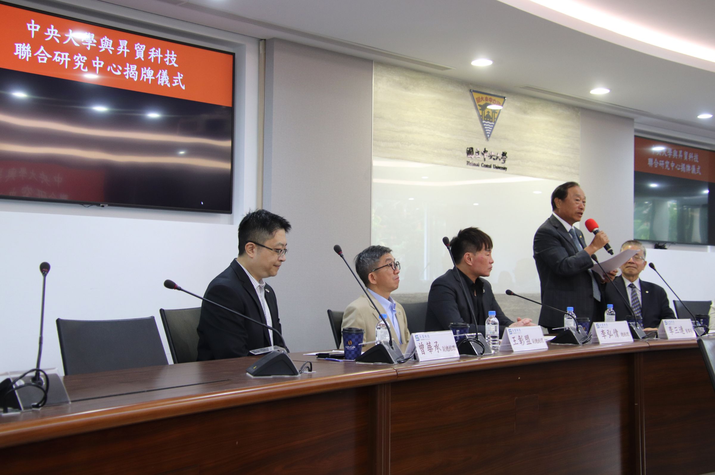 昇貿科技李三連董事長說,昇貿科技經過五十年的深耕,已成為台灣最大銲錫材料廠。陳如枝攝