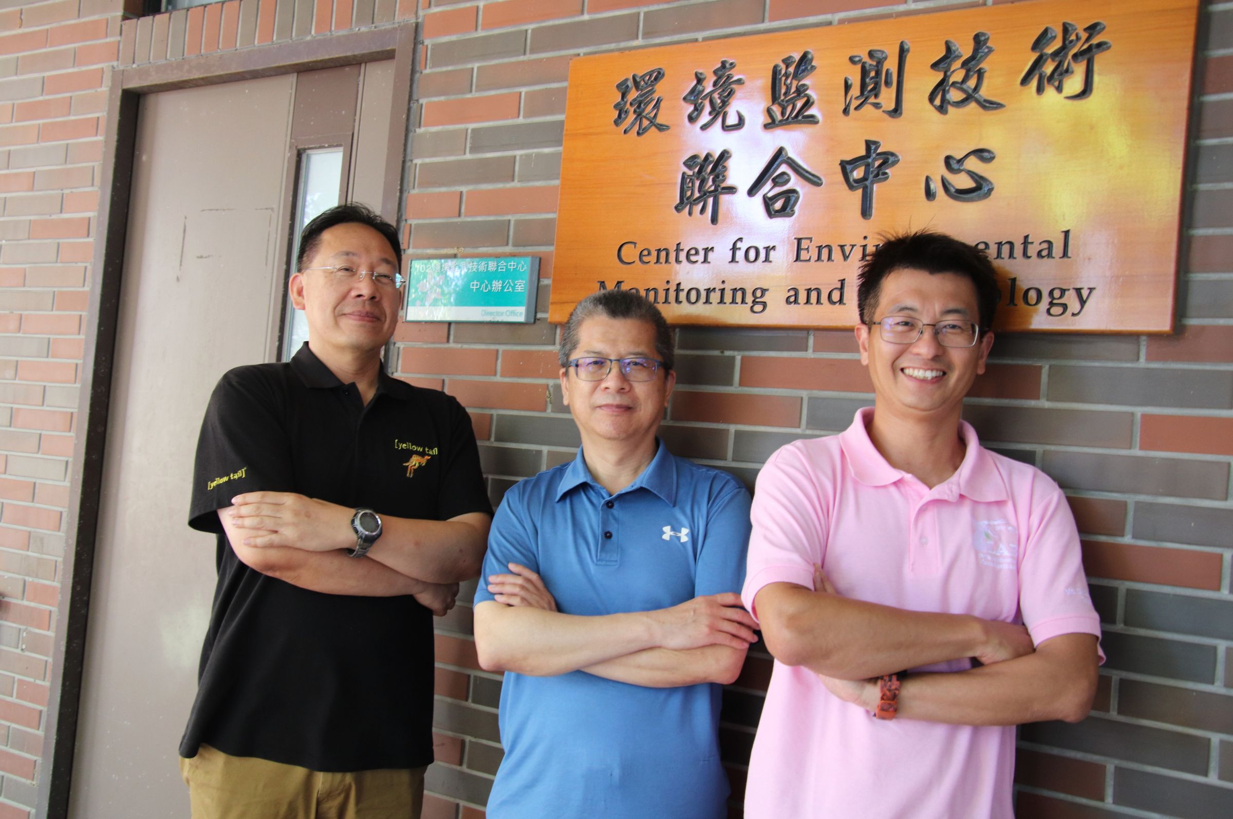 中大「環境監測技術聯合中心」 科學團隊,左起大氣系許桂榮教授、林能暉教授和王聖翔教授。陳如枝攝