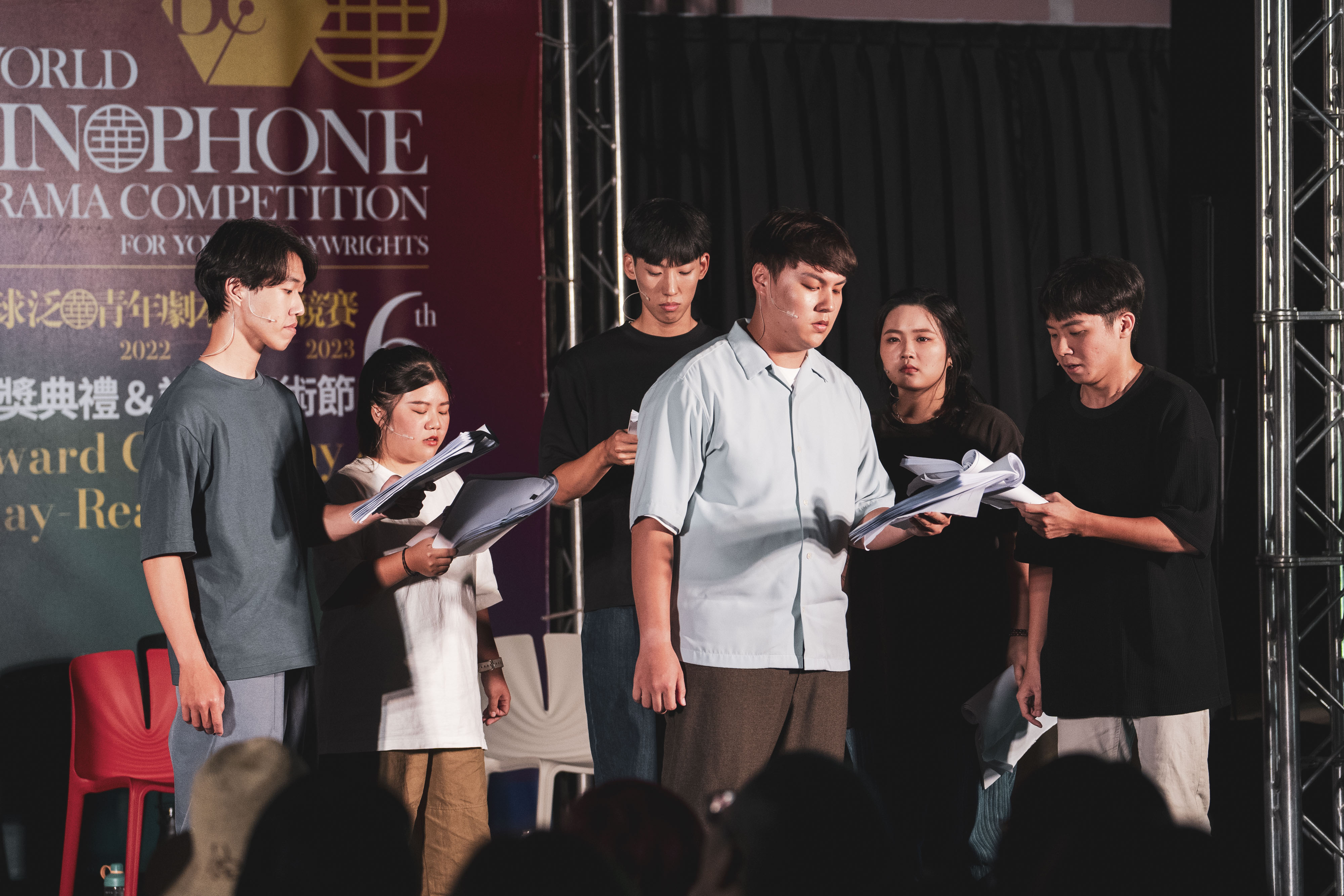 首獎作品演出劇照《水》特邀豫劇天后王海玲,指導讀劇團隊河南話/河南梆子,演員才得以呈現得獎作品的鄉音。臺灣戲劇暨表演產業研究學會提供