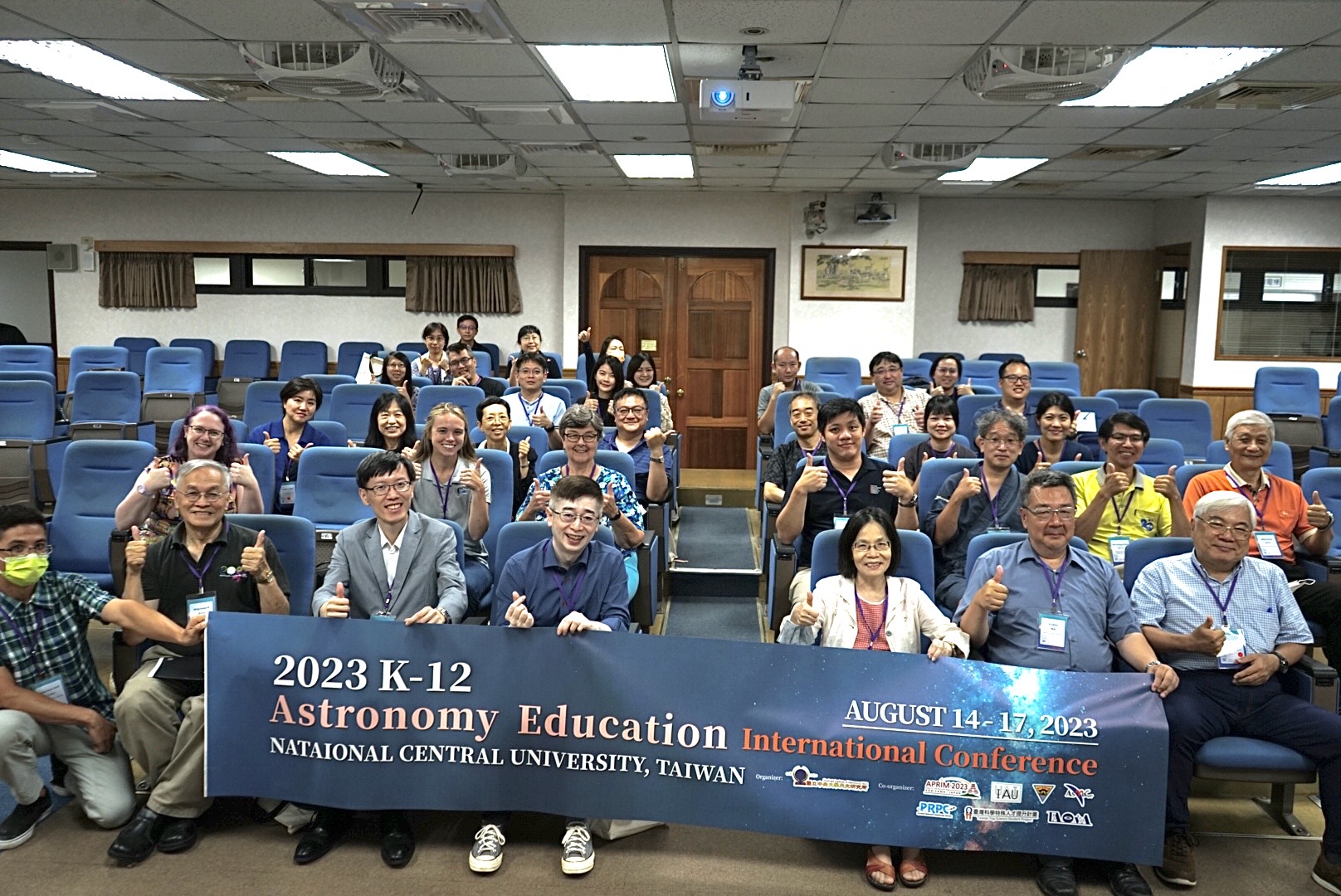  K-12國際天文教育研討會開幕式合影。天文所提供