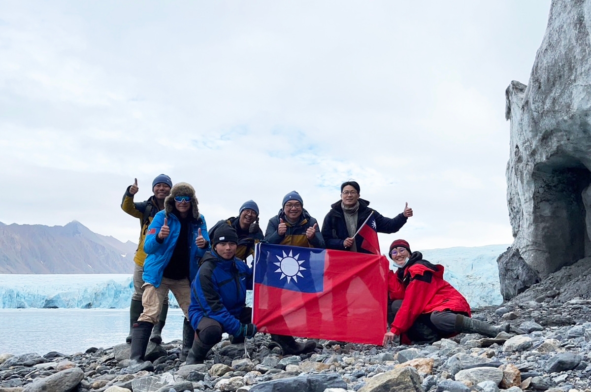 國立中央大學北極探索隊，除地球科學相關領域之科學家，另甄選高中地科老師參與。照片地科學院提供