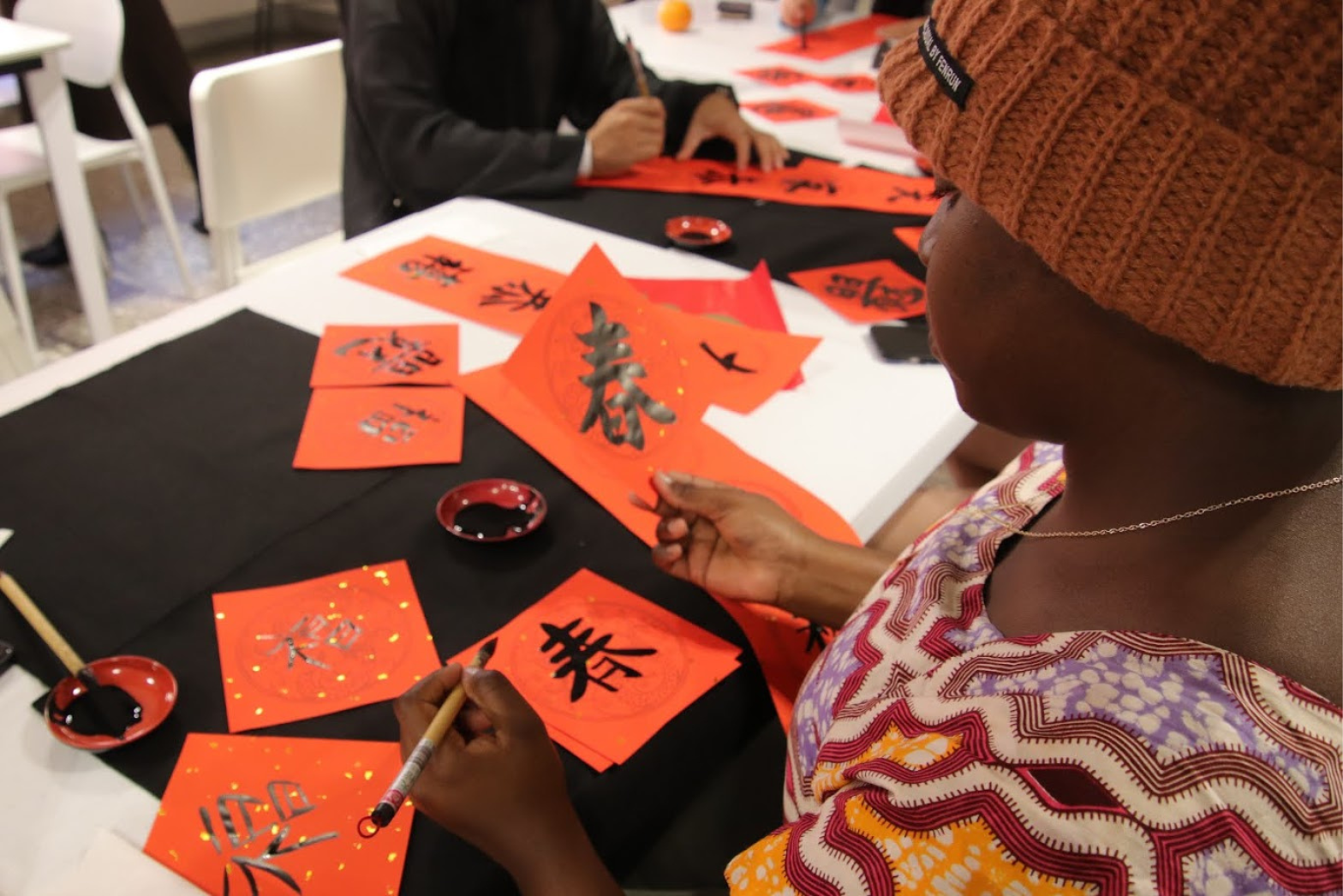 Students immersed themselves in the art of traditional calligraphy through writing spring couplets. Photo by Tsai Pei-lun