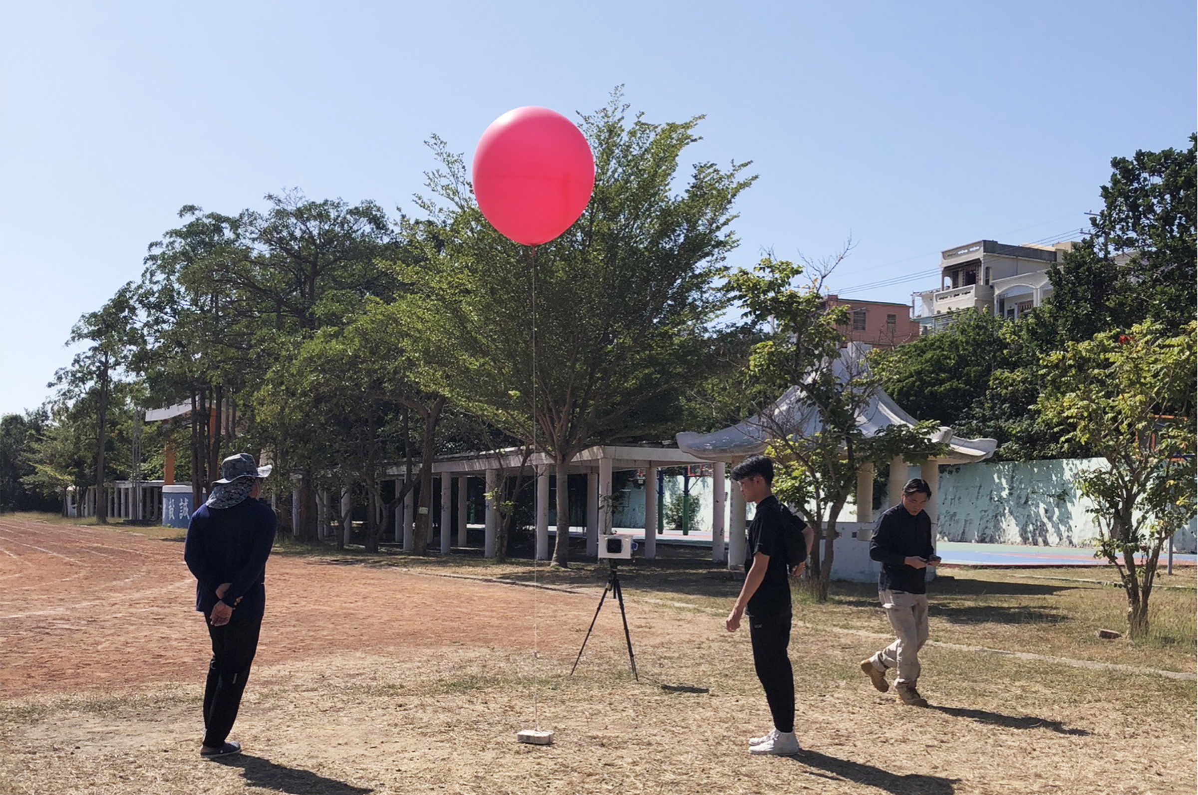 配合此次NASA監測任務，在地面進行的探空氣球觀測，由中央大學、長榮大學、空軍航空技術學院和文化大學共同協作。照片中央大學提供