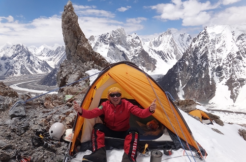 何中達教授現任中華民國山岳協會理事長，「歐都納全球14座八千探險計畫」的領隊與顧問。照片何中達提供
