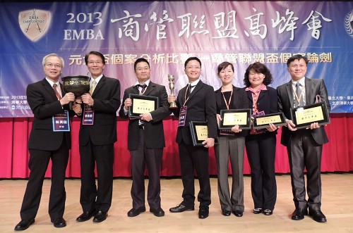 中大EMBA創新致勝隊榮獲元大盃國際個案組「君子之爭」首獎。照片EMBA提供