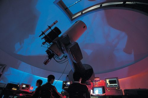 科學一館天文館 夜間觀測情形。照片天文所提供