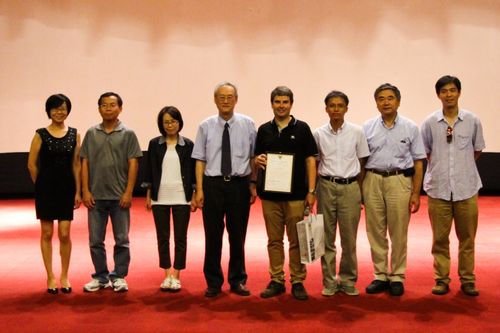 David Barney教授與中央大學師長合影留念。戴伯誠攝
