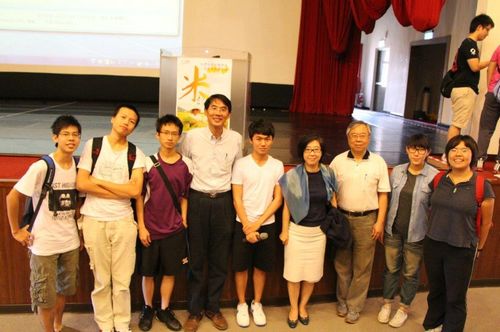 「大一週會」演講，邀請台灣大學社會學系特聘教授陳東升蒞校談「米」世代的社會創新。李靖瑩攝
