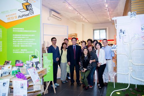 黑盒子精心布置的「破殼微型博覽會」,可快速瀏覽表演藝術的眾生群相。照片黑盒子表演中心提供