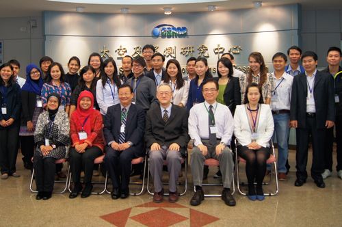自來東南亞各國的年輕科學家來台參與衛星遙測基礎人才培訓研習班，向台灣借鏡取經。李美儀攝