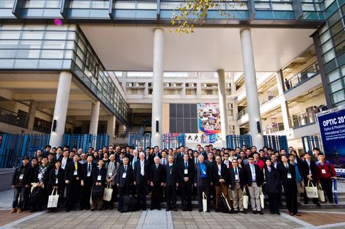 2013國際光學與光電研討會在中央大學盛大登場，全球上千位光電人士齊聚，發表全世界最新的光電技術。照片光電系提供