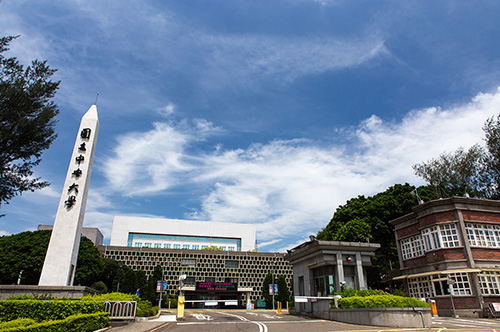 Photo 1. As the domestic epidemic stabilizes, starting from June 1, visitors’ vehicles will again be allowed to enter National Central University.