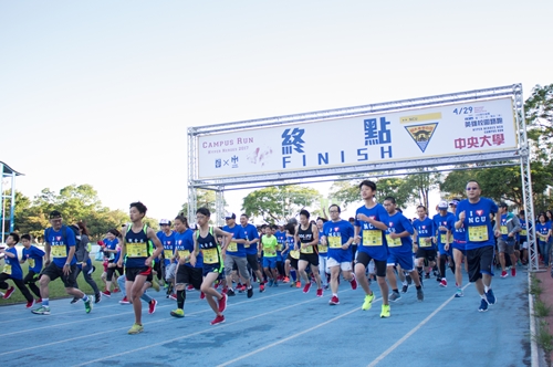 Hyper Heroes NCU Campus Run attracts about 3000 runners; the event was full of vitality. PHOTO: Peng Guo-ying