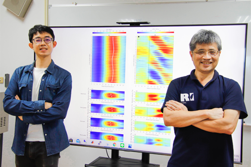 中央大學太空科學與工程學系博士生吳宗祐(左)在劉正彥教授指導下於電離層赤道異常區域觀測提出全新觀點,其成果於今年發表於《科學報導》(Scientific Reports)。陳如枝攝。