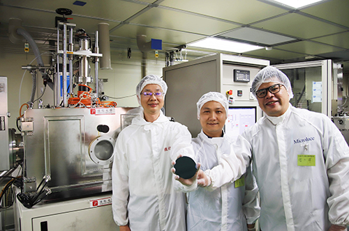 由中央大學光電系陳昇暉教授團隊自主開發的磊晶設備,是技術創新突破的重要關鍵。黃千娪攝
