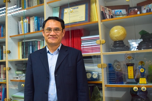IEEE recognizes Prof. Faa-Jeng Lin’s extraordinary contribution to intelligent control systems for motor drives and motion control PHOTO: Hsiao Tung