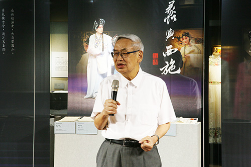曾永義是臺灣首位戲曲院士,除了學術成就,也是臺灣當代崑曲創作最豐富的作者。照片崑曲博物館提供