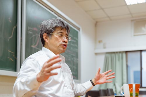中央大學太空所劉正彥教授團隊在去年的日全食中,首次在離地表300公里的太空電離層中發現前所未見的超音速音爆「艏震波」,為全世界首次發現。胡順凱攝