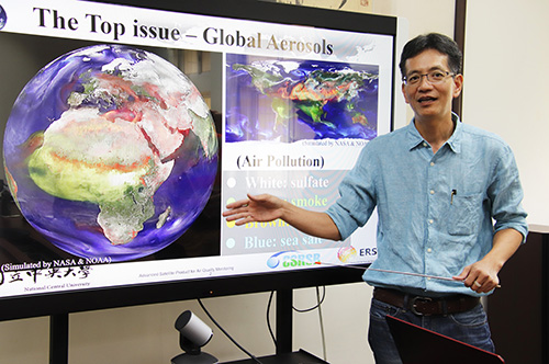 中央大學太遙中心林唐煌教授團隊透過前瞻的衛星遙測PM2.5技術,可以提供每10分鐘一次的空氣品質數位監測。陳如枝攝