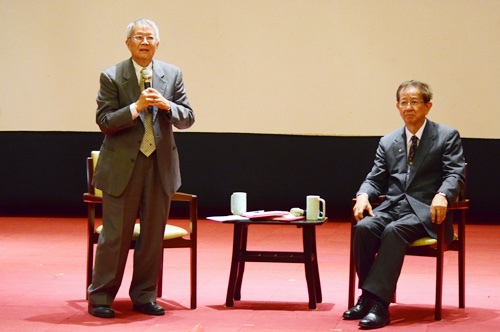2016年「余紀忠講座」由李遠哲院士（右）主講，劉兆漢院士（左）與會對談。郭子正攝