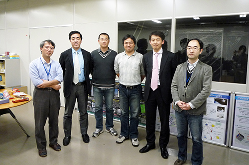 中央大學與日本北海道大學、日本東北大學共同合作高精度望遠鏡,將隨RISESAT微衛星發射,可突破地面天文台的觀測限制,圖為雙方的研究團隊。照片天文所提供
