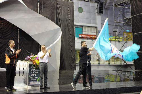 NCU President Dr. Jou is waving the flag of NIAG, announcing that NCU is going to hold NIAG in the coming year.  PHOTO: Office of Physical Education
