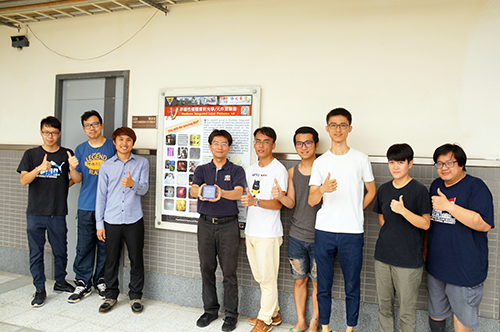 中央大學光電系陳彥宏主任的非線性積體雷射光學/元件實驗室團隊。陳如枝攝