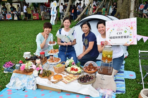 第二屆校慶野餐市集「親愛的，野餐趣」，吸引許多師生校友與民眾組團響應。郭子正攝