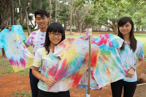 The 42nd Westide hosted by the Department of English at NCU introduces hippie culture this year and holds “tie-dying” activity to be the prelude to the series of events.