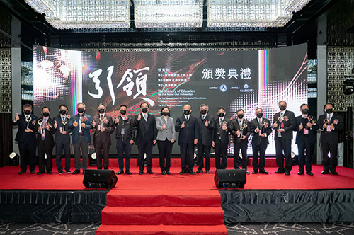 國家講座頒獎典禮,總統蔡英文與行政院長蘇貞昌與所有得獎者合影。照片主辦單位提供