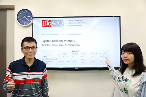 The NCU team members are the NCU alumnus Mr. Jen-Chieh Han (right) and his thesis advisor Professor Tzong-Han Tsai (left). The team participated in the BioASQ challenge for the first time and won the first prize.