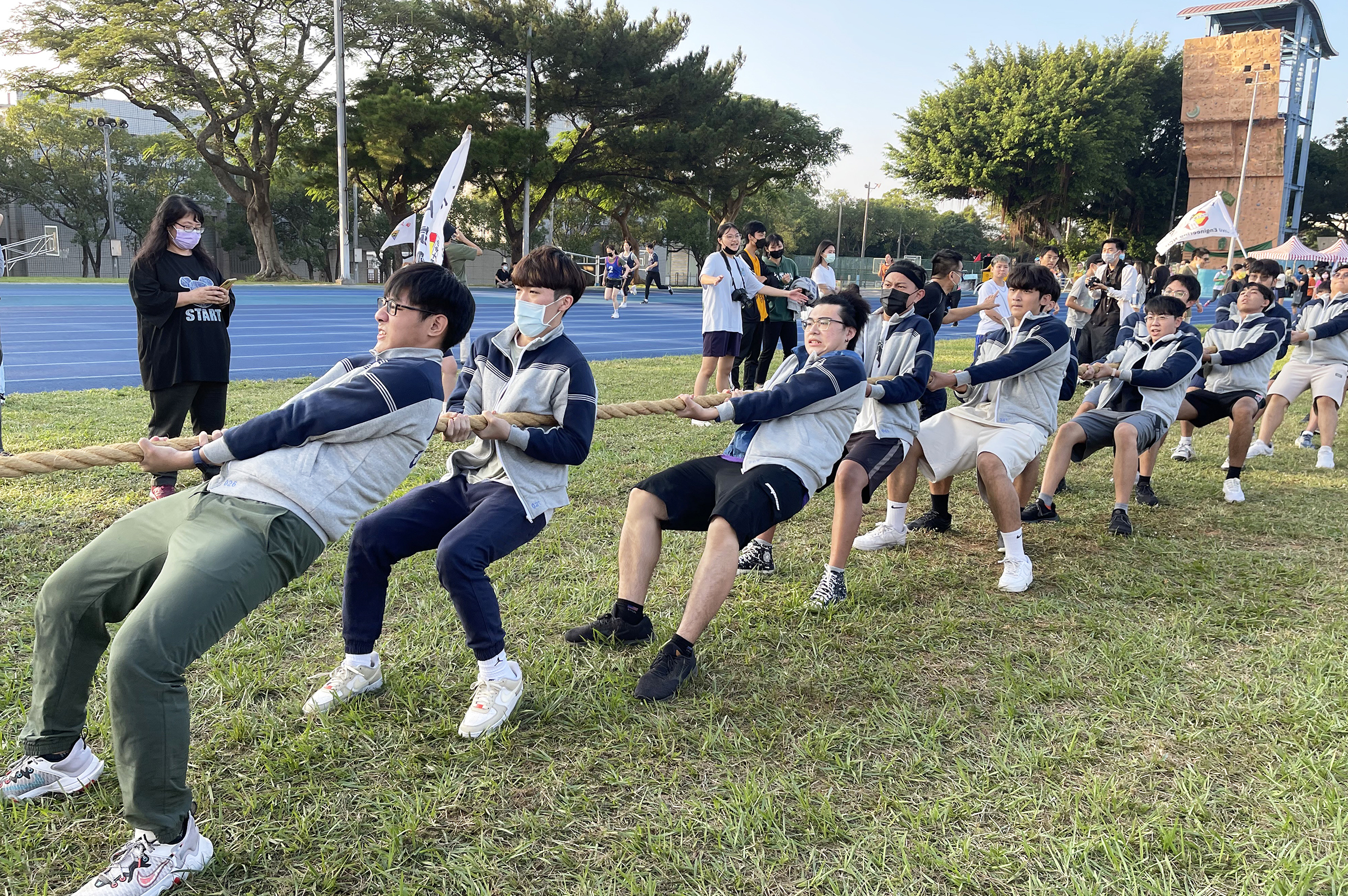 重返榮耀　土木系勇奪校運會男女組拔河雙冠軍