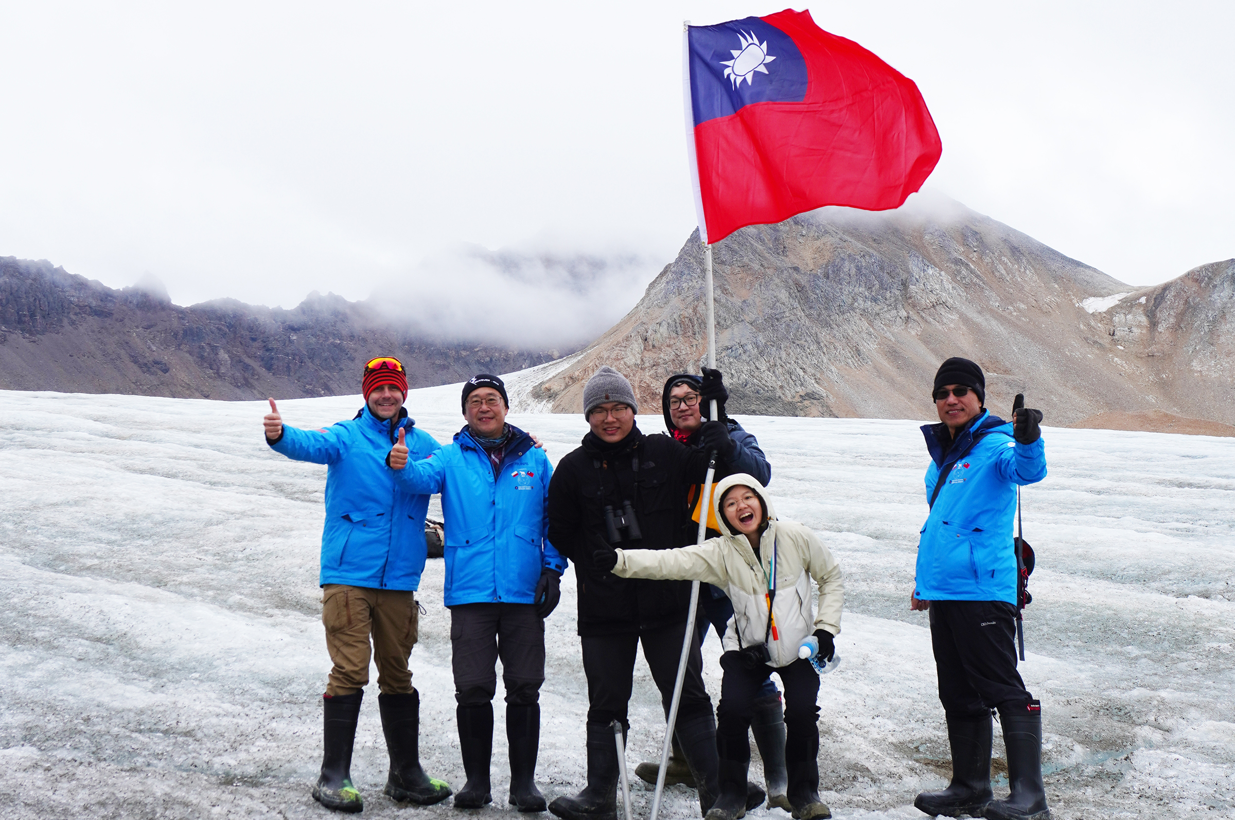 NCU's Arctic Expedition Team Observed Glaciers Firsthand in the Arctic Circle
